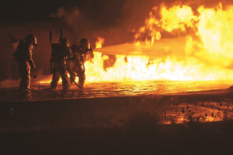 firefighters-1783349_1920